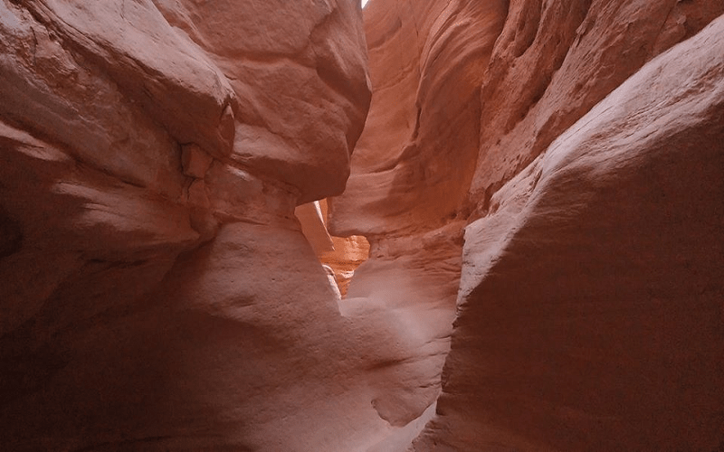 Cañón colorado en Nuweiba