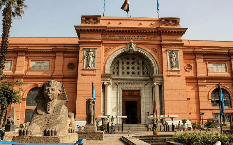 https://www.worldtouradvice.com/files/large/Menkaure Triad in the Egyptian Museum