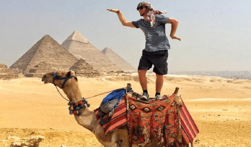 Una Cammellata alle Piramidi del Giza Una Cammellata alle Piramidi del Giza