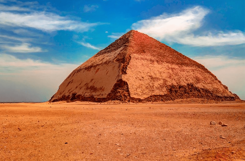 Tour alla piramide romboidale di dahshur