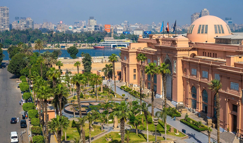 Il Museo Egizio Al Cairo nella piazza del Tahrir Il Museo Egizio Al Cairo nella piazza del Tahrir