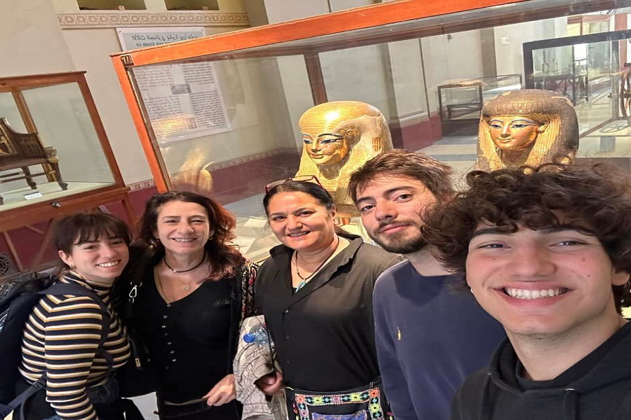 Il Museo Egizio Al Cairo nella piazza del Tahrir Il Museo Egizio Al Cairo nella piazza del Tahrir