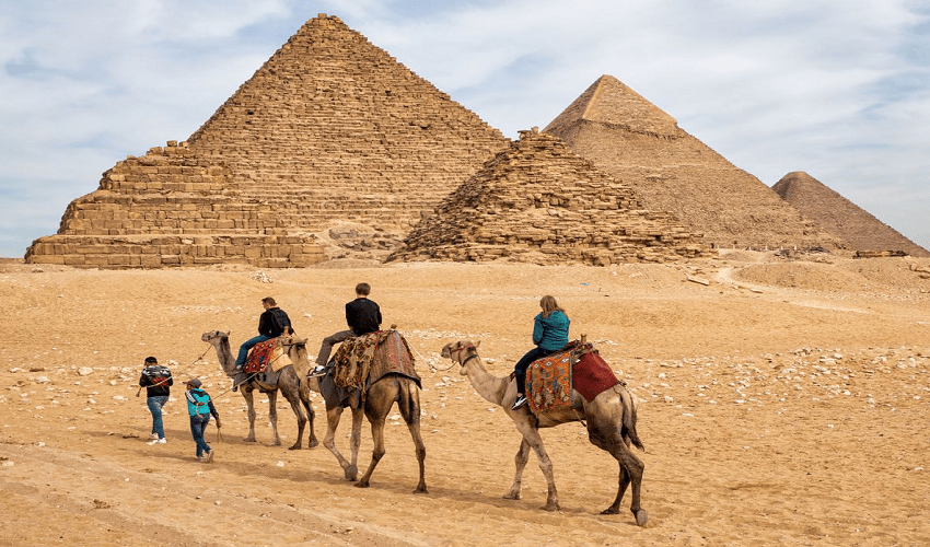 Escursioni Piramidi di Giza e Il Museo Egizio Escursioni Piramidi di Giza e Il Museo Egizio