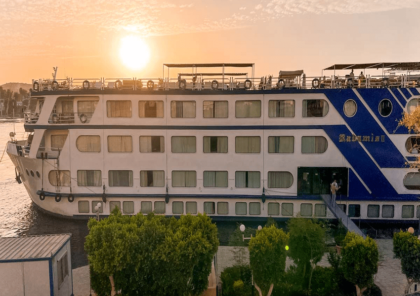 Radamis II Crucero Por Nilo