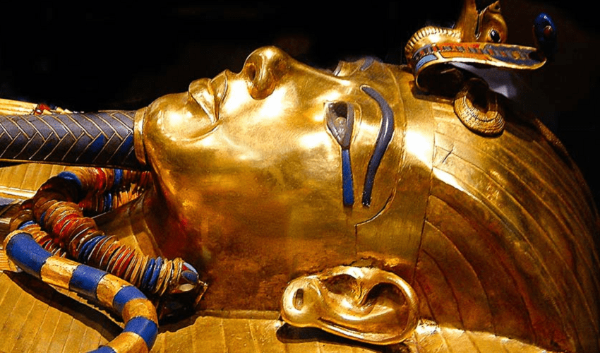 tour al museo del cairo e piramidi da porto Alessandria tour al museo del cairo e piramidi da porto Alessandria