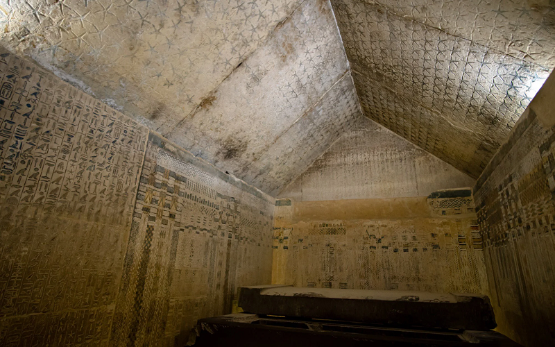 Dentro la piramide di unas