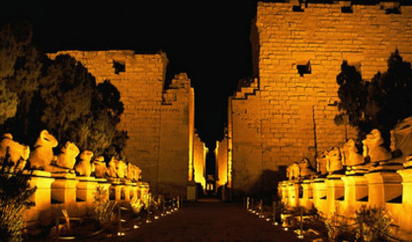 Suoni e Luci al Tempio di Karnak Luxor Suoni e Luci al Tempio di Karnak Luxor