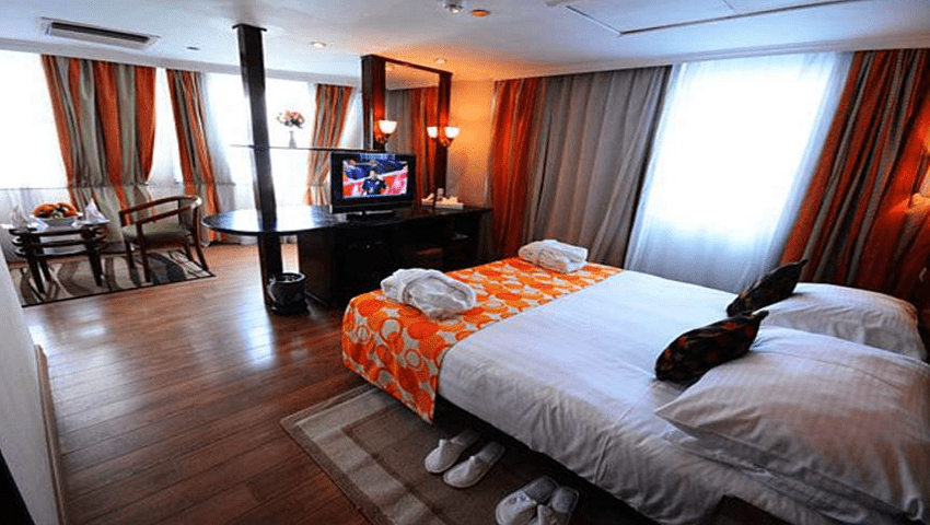 Radamis II Crucero Por Nilo