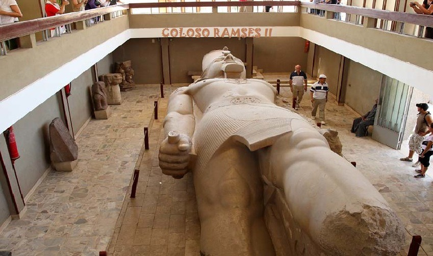 COLOSO RAMSES EN MENFIS