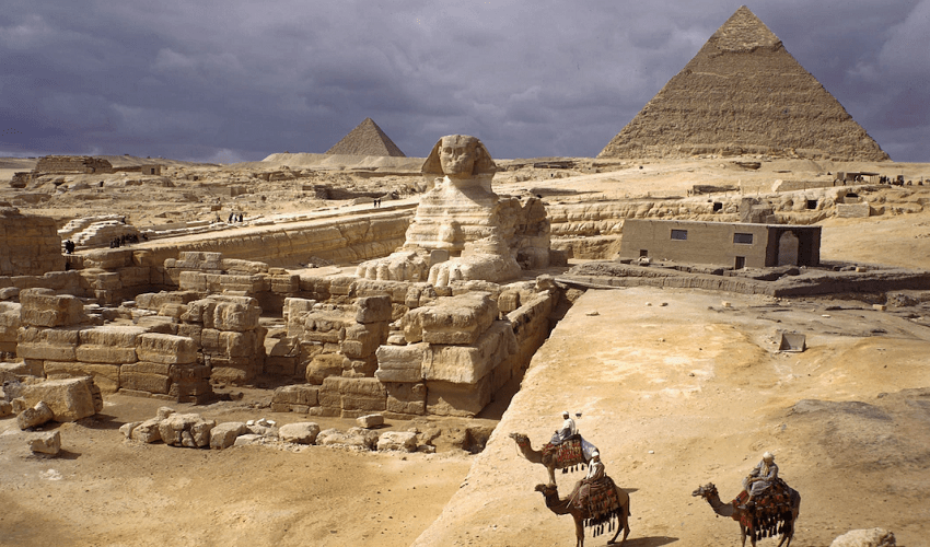 Una Cammellata alle Piramidi del Giza Una Cammellata alle Piramidi del Giza